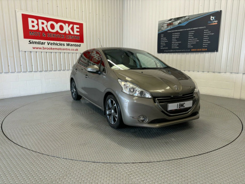 Peugeot 208  1.2 VTi Intuitive Euro 5 5dr