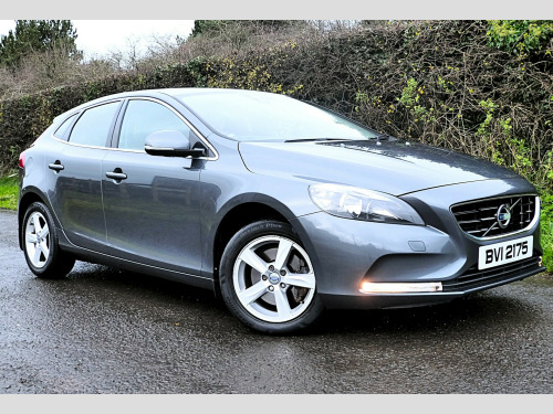 Volvo V40  1.6 T2 SE Hatchback 5dr Petrol Manual Euro 5 (s/s) (120 ps) 1 YEAR WARRANTY