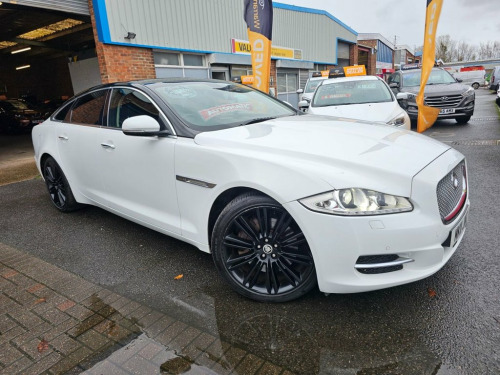 Jaguar XJ  3.0d V6 Portfolio Saloon 4dr Diesel Auto Euro 5 (2 