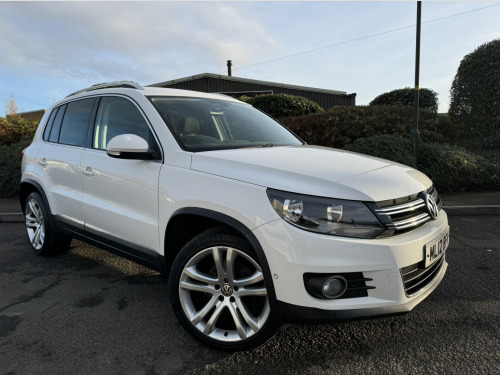 Volkswagen Tiguan  2.0 TDI BlueMotion Tech Sport SUV 5dr Diesel Manual 4WD Euro 5 (s/s) (140 p