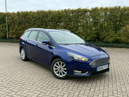 Ford Focus  TITANIUM 5-Door