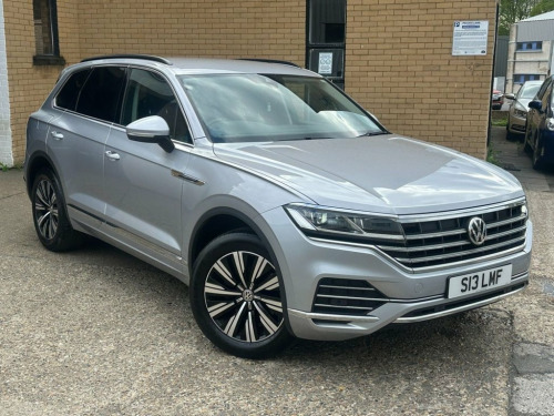 Volkswagen Touareg  3.0 TDI V6 SEL Tech SUV 5dr Diesel Tiptronic 4Moti 