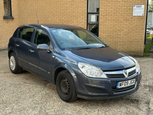 Vauxhall Astra  1.6i 16v Life Hatchback 5dr Petrol Manual (155 g/k