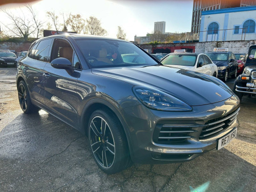 Porsche Cayenne  3.0 V6 E-Hybrid 17.9kWh TiptronicS 4WD Euro 6 (s/s) 5dr (3.6kW Charger)