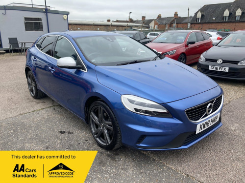 Volvo V40  2.0 R-Design Pro D2