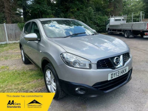 Nissan Qashqai  1.6 Acenta SUV 5dr Petrol CVT 2WD Euro 5 (117 ps)