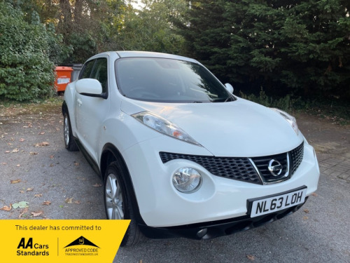 Nissan Juke  1.6 Acenta Premium SUV 5dr Petrol CVT Euro 5 (117 ps)