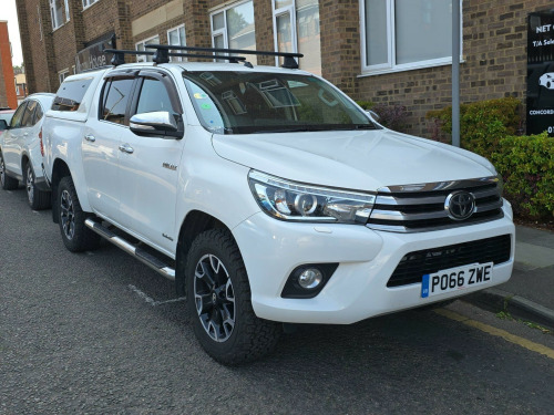 Toyota Hi-Lux  2.4 D-4D Invincible 4WD Euro 6 4dr (TSS)