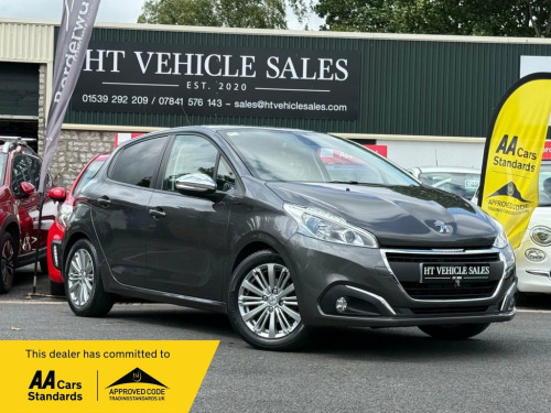 Peugeot 208  1.2 PureTech Signature Hatchback 5dr Petrol Manual