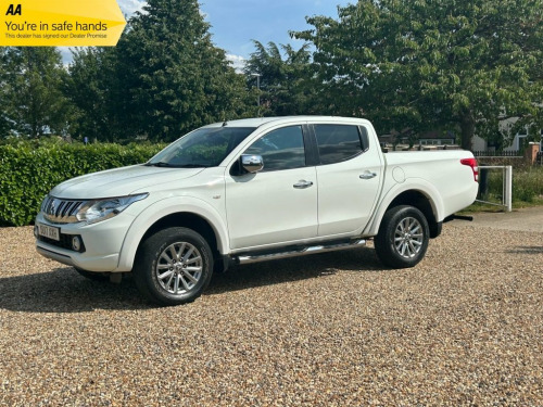 Mitsubishi L200  2.4 DI-D DC Titan Pickup Double Cab 4dr Diesel Man