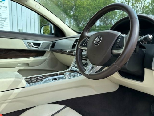 Jaguar XF  2.2d Portfolio Saloon 4dr Diesel Auto Euro 5 (s/s)