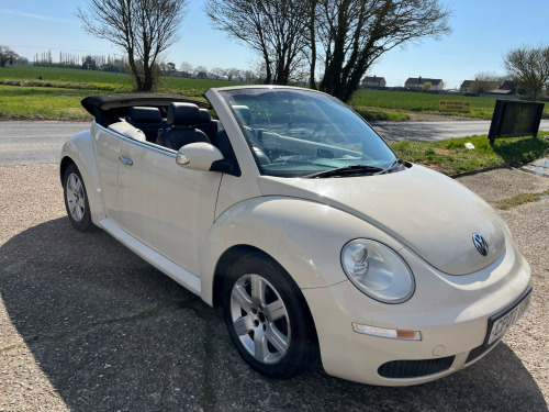 Volkswagen Beetle  LUNA 8V 2-Door