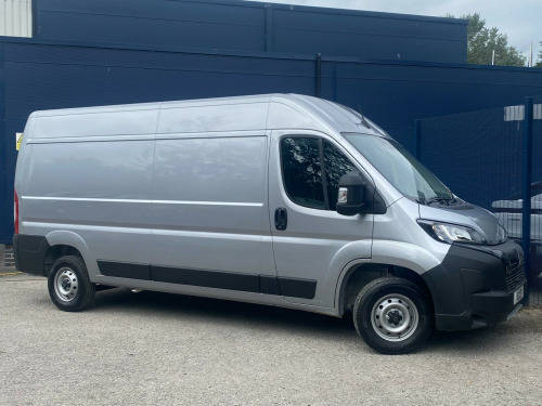 Peugeot Boxer  2.2 BlueHDi 435 Professional Manual L3 Medium Roof Euro 6 (s/s) 5dr