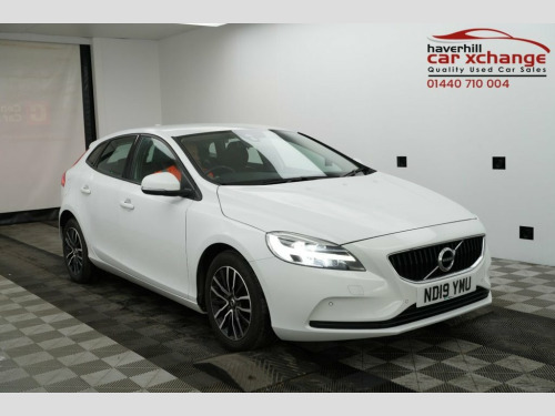 Volvo V40  2.0 T2 GPF Momentum Nav Plus Hatchback 5dr Petrol 