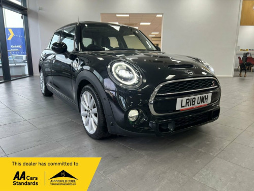 MINI Hatch  2.0 Cooper S Hatchback 5dr Petrol Steptronic Euro 