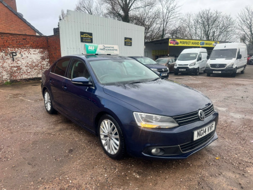 Volkswagen Jetta  2.0 TDI Sport Euro 5 4dr 