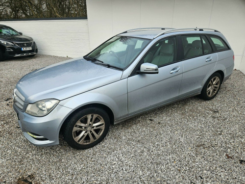 Mercedes-Benz C-Class C220 2.1 C220 CDI BlueEfficiency Executive SE Euro 5 (s/s) 5dr