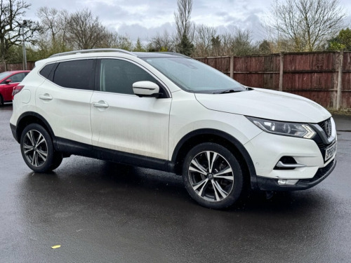 Nissan Qashqai  1.5 dCi N-CONNECTA 115 BHP + SAT NAV + GLASS SUNRO