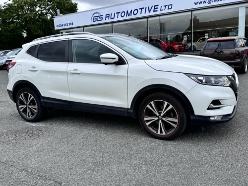 Nissan Qashqai  1.5 dCi N-CONNECTA 110 BHP + SAT NAV + GLASS SUNRO