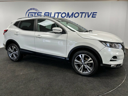 Nissan Qashqai  1.5 dCi N-CONNECTA 110 BHP + SAT NAV + GLASS SUNRO