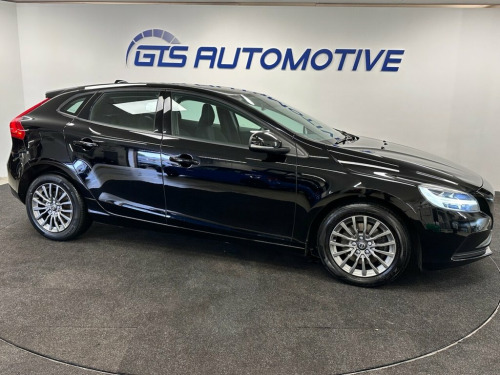 Volvo V40  2.0 T2 GPF MOMENTUM NAV PLUS FIVE DOOR 122 BHP