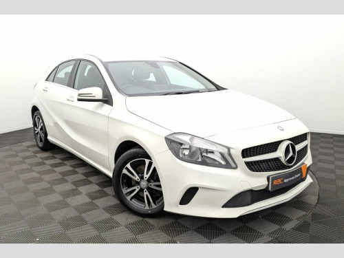 Mercedes-Benz A-Class A180 1.6 A180 SE Hatchback 5dr Petrol Manual Euro 6 (s/