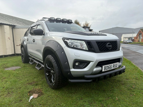 Nissan Navara  2.3 dCi Tekna Pickup Double Cab 4dr Diesel Manual 4WD Euro 6 (s/s) (190 ps)
