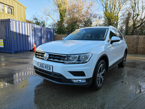 Volkswagen Tiguan  2.0 TDI BlueMotion Tech SE Navigation SUV 5dr Diesel DSG 4Motion Euro 6 (s/ 