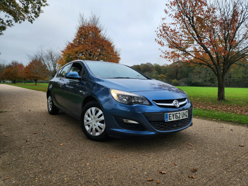 Vauxhall Astra  1.4 16v Exclusiv Hatchback 5dr Petrol Manual Euro 5 (100 ps)