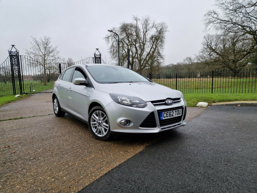 Ford Focus  TITANIUM 5-Door