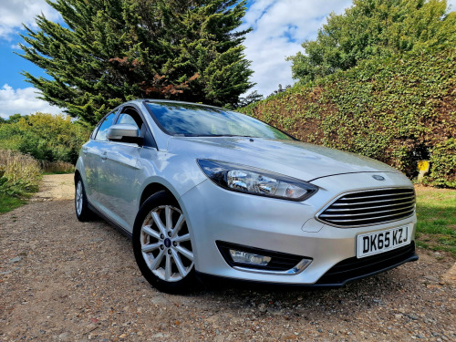 Ford Focus  TITANIUM 5-Door