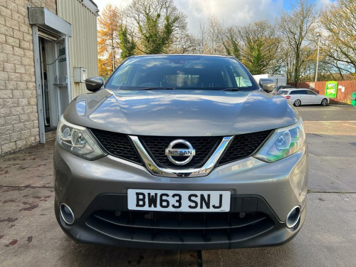 Nissan Qashqai  1.2 DIG-T Acenta Premium 2WD Euro 5 (s/s) 5dr