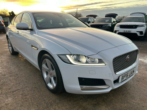 Jaguar XF  2.0d Portfolio Auto AWD Euro 6 (s/s) 4dr