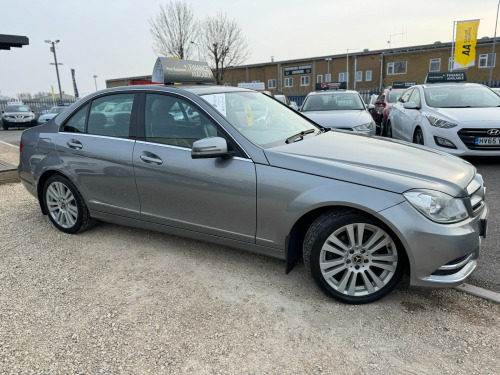 Mercedes-Benz C-Class C220 C220 CDI BLUEEFFICIENCY EXECUTIVE SE 4-Door