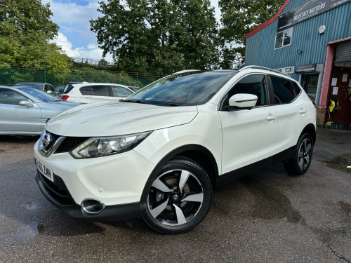 Nissan Qashqai  1.2 DIG-T N-Connecta 2WD Euro 6 (s/s) 5dr