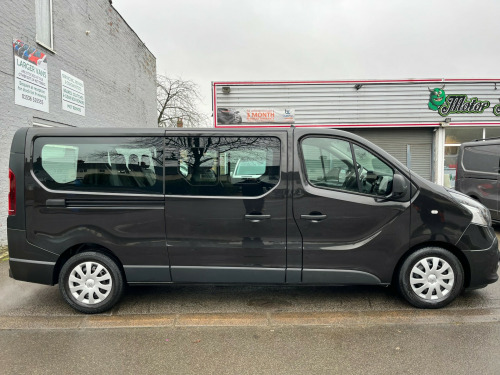 Renault Trafic  LL29 dCi 120 Business 9 Seater MiniBus