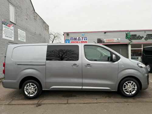 Vauxhall Vivaro  2.0 Turbo D 3100 Sportive 6 Seat LWB Crew Van  