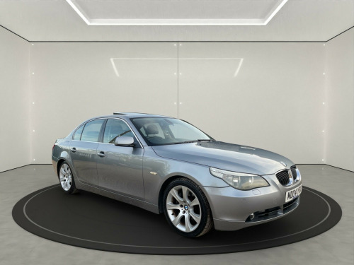 BMW 5 Series  4.4 545i V8 SE Auto Euro 3 4dr