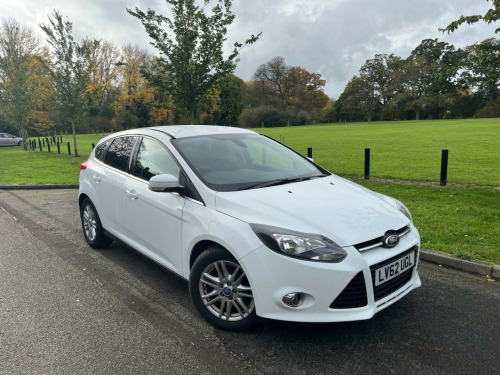 Ford Focus  1.0T EcoBoost Titanium Euro 5 (s/s) 5dr 