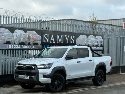 Toyota Hi-Lux  2.8 D-4D-h Invincible X Auto 4WD Euro 6 4dr