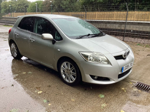 Toyota Auris  1.6 VVT-i SR 5dr