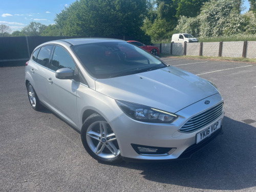 Ford Focus TITANIUM 5-Door