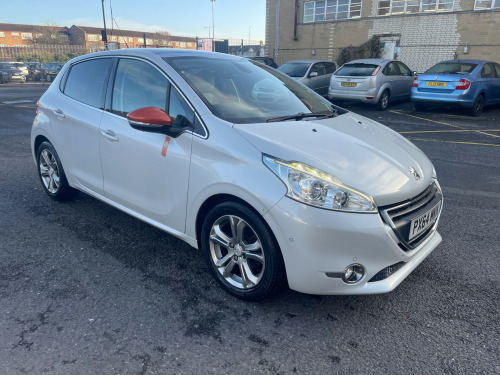 Peugeot 208  1.2 VTi PureTech Roland Garros Hatchback 5dr Petrol Manual Euro 5 (82 ps) 