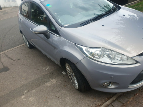 Ford Fiesta  TITANIUM 5-Door