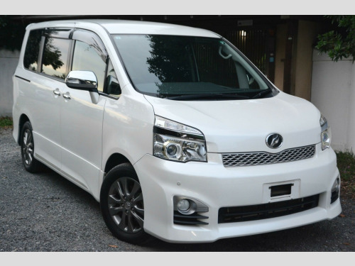 Toyota Voxy  2.0 ZS Kiri Maki Series 2 