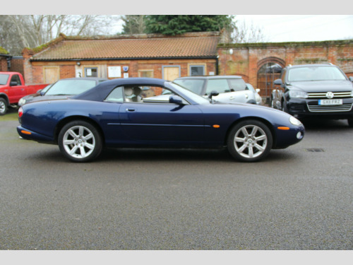 Jaguar XK8  CONVERTIBLE 2-Door