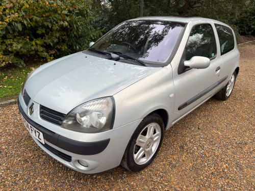 Renault Clio  1.6 Clio Dynamique 16v 3dr 
