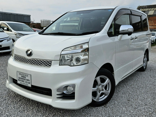 Toyota Voxy  TOYOTA VOXY 2013 2.L PETROL AUTOMATIC 7 SEATER ULEZ FREE SWIVEL SEATS 