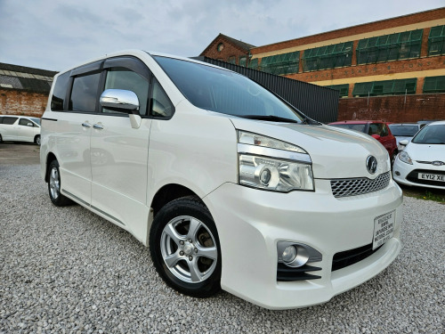 Toyota Voxy  TOYOTA VOXY 2013 2.L PETROL AUTOMATIC 7 SEATER ULEZ FREE SWIVEL SEATS