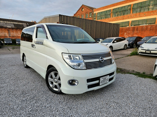 Nissan Elgrand  Nissan Elgrand E51 Highway Star 7 seater Carplay auto android